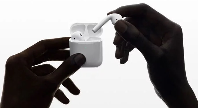 How to clean airpods case