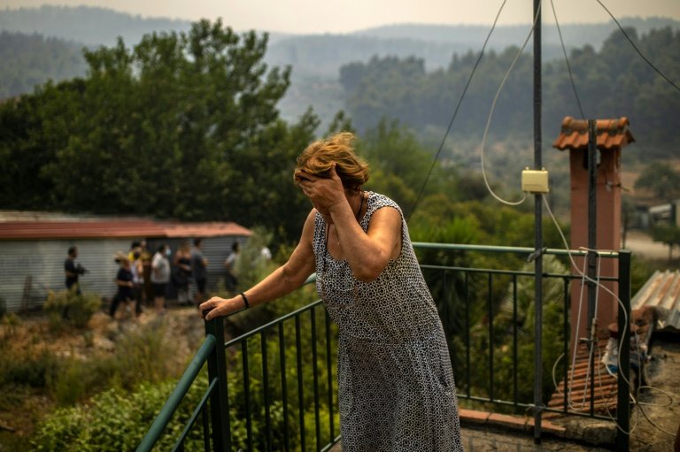 fires-in-greece:-anger-roars-in-asimnio,-where-“no-one-arrives”
