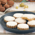 corn-and-walnut-polvorones:-gluten-free-recipe-to-vary-one-of-our-traditional-sweets