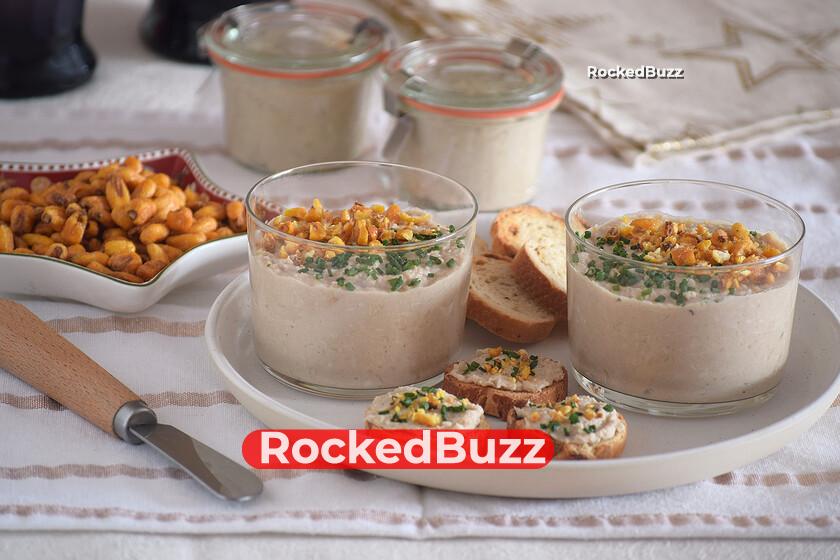 chicken-and-caramelized-onion-pate-with-quicos:-an-easy-recipe-for-a-non-stop-spread-on-christmas-appetizers