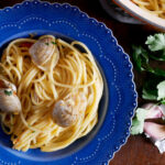 spaghetti-with-clams-and-cherry-tomatoes:-a-recipe-to-give-a-spin-to-the-classics-'spaghetti-alle-vongole'