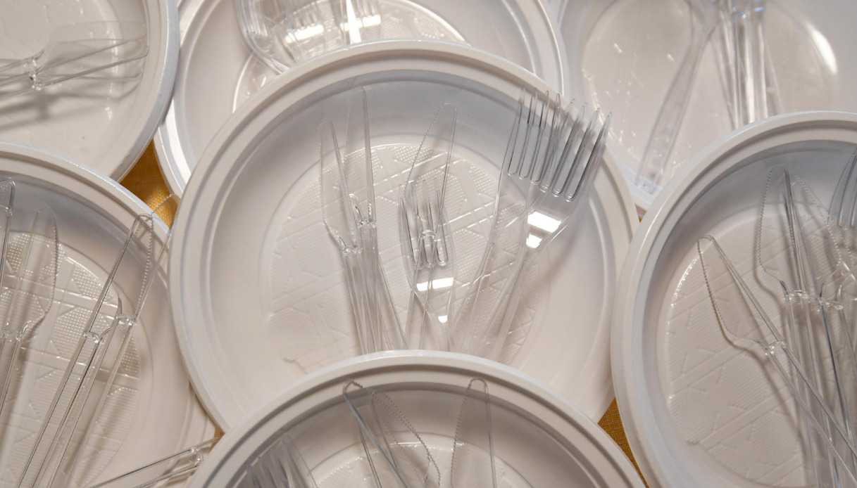 stop-to-single-use-plastic,-the-ban-on-disposable-cutlery-has-taken-place:-what-changes-–-rb