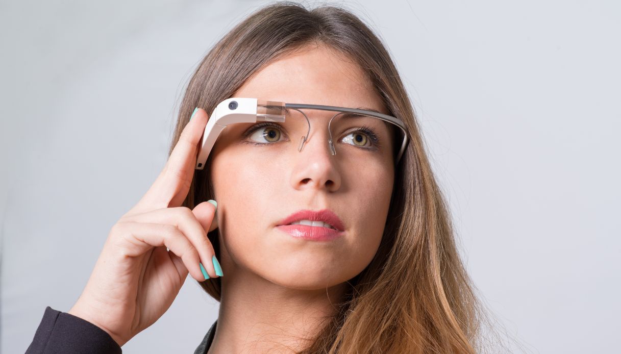 google-tries-again-with-smart-glasses:-the-project-iris-–-rb