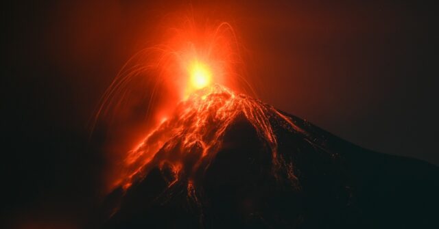 guatemalan volcano fuego is erupting december 11 2022 authorities closed major road precauti