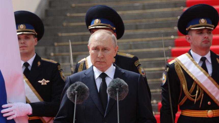 vlagyimir putyin orosz hadero hadsereg szemle tisztek beszed 638135
