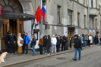 20240317 moscow voting line